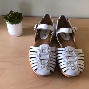 Softspots White Huarache Sandal Size 6.5